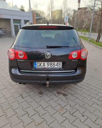 Volkswagen Passat cena 18000 przebieg: 305000, rok produkcji 2008 z Gdynia małe 37